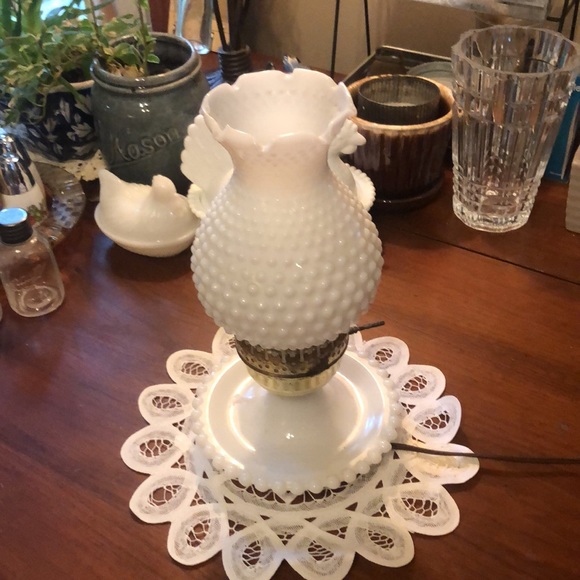 Vintage Fenton White Milk Glass Lamp Beautiful! - Picture 6 of 14
